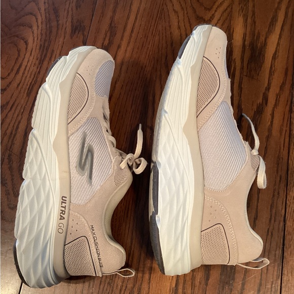 Skechers Shoes - Picture 4 of 9